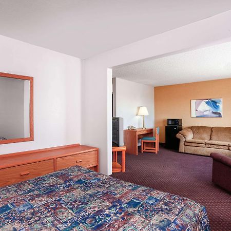 Travelodge By Wyndham Deer Lodge Montana Экстерьер фото