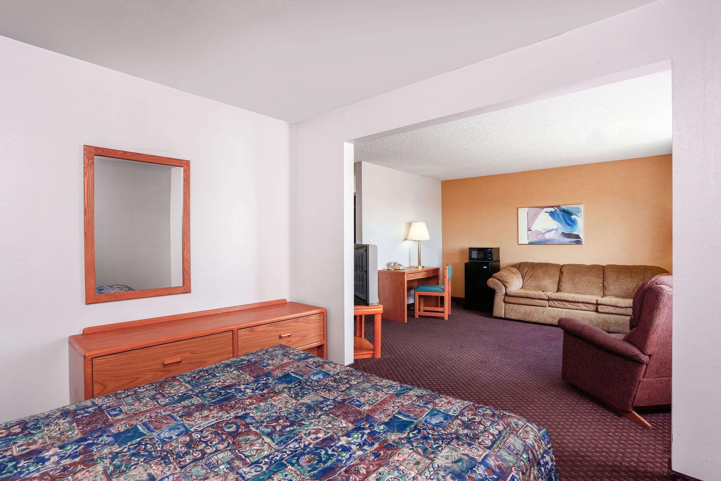 Travelodge By Wyndham Deer Lodge Montana Экстерьер фото