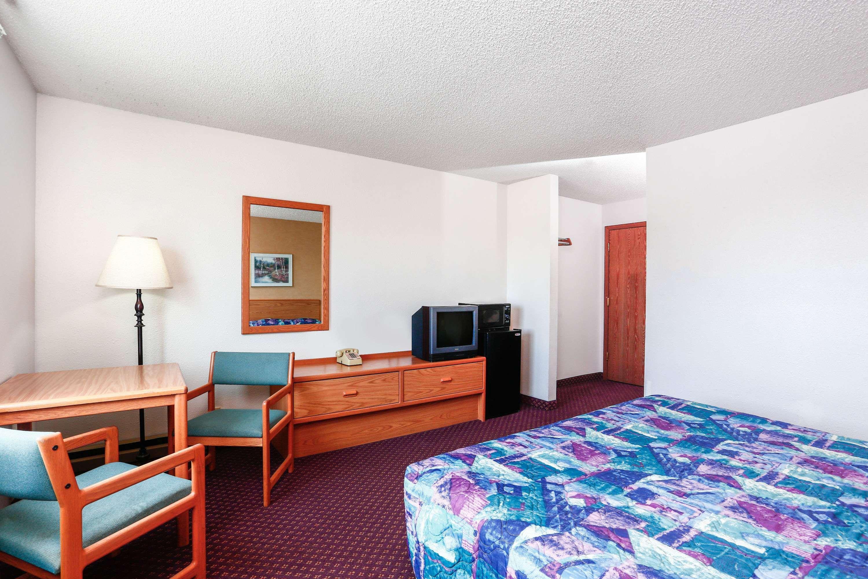 Travelodge By Wyndham Deer Lodge Montana Экстерьер фото