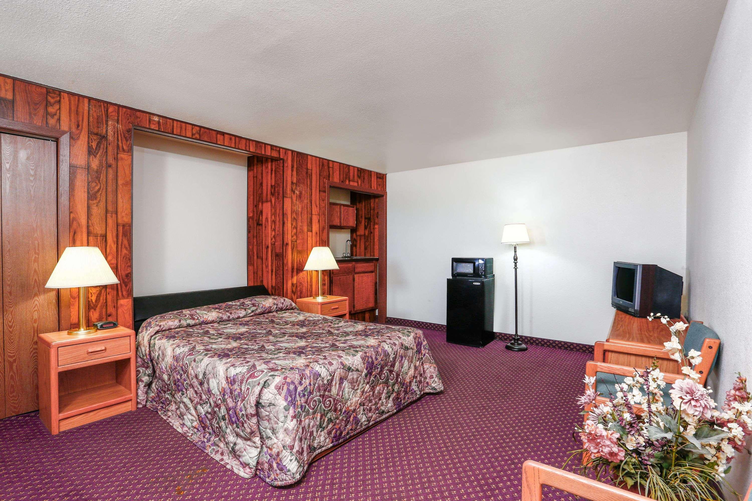 Travelodge By Wyndham Deer Lodge Montana Экстерьер фото
