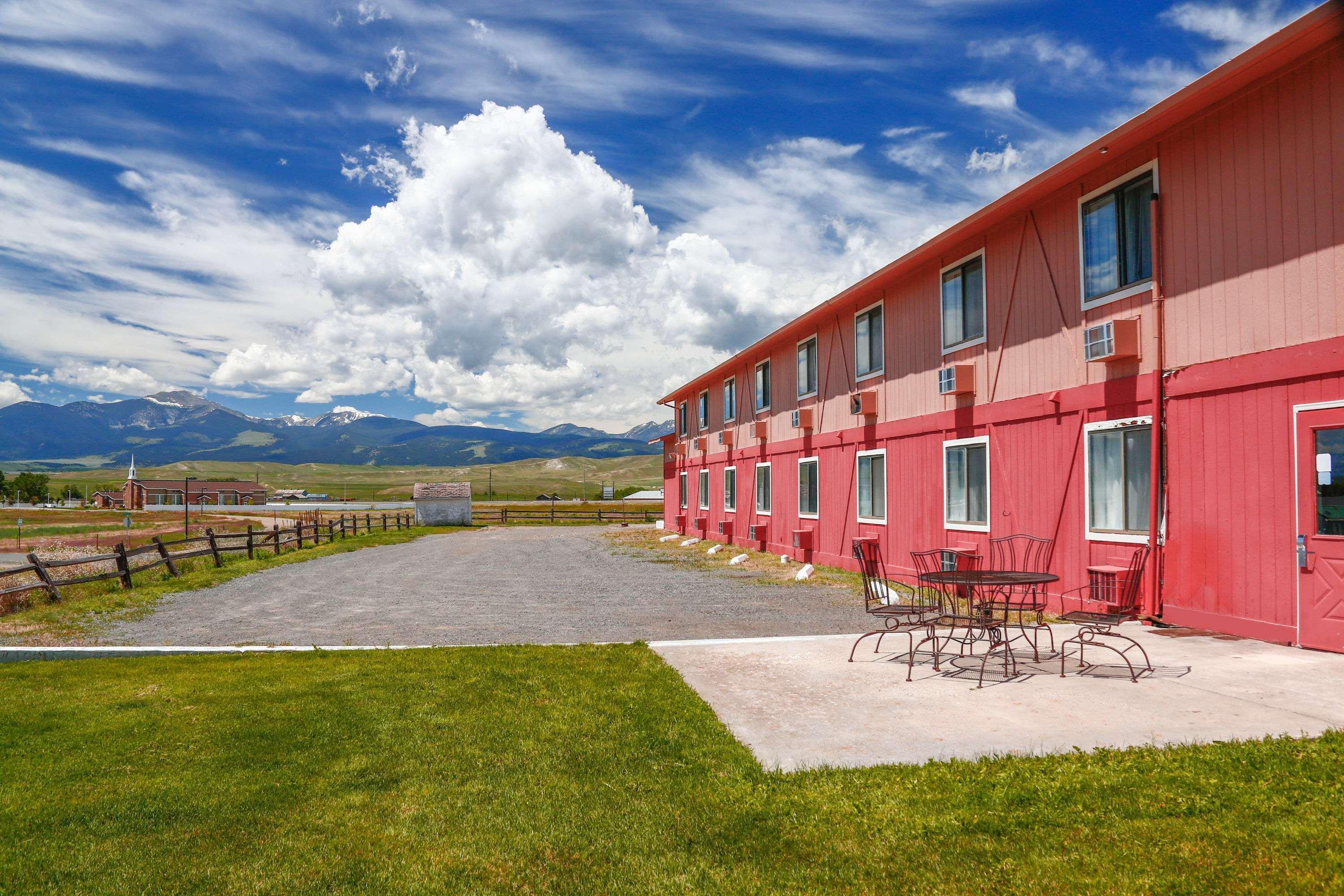 Travelodge By Wyndham Deer Lodge Montana Экстерьер фото