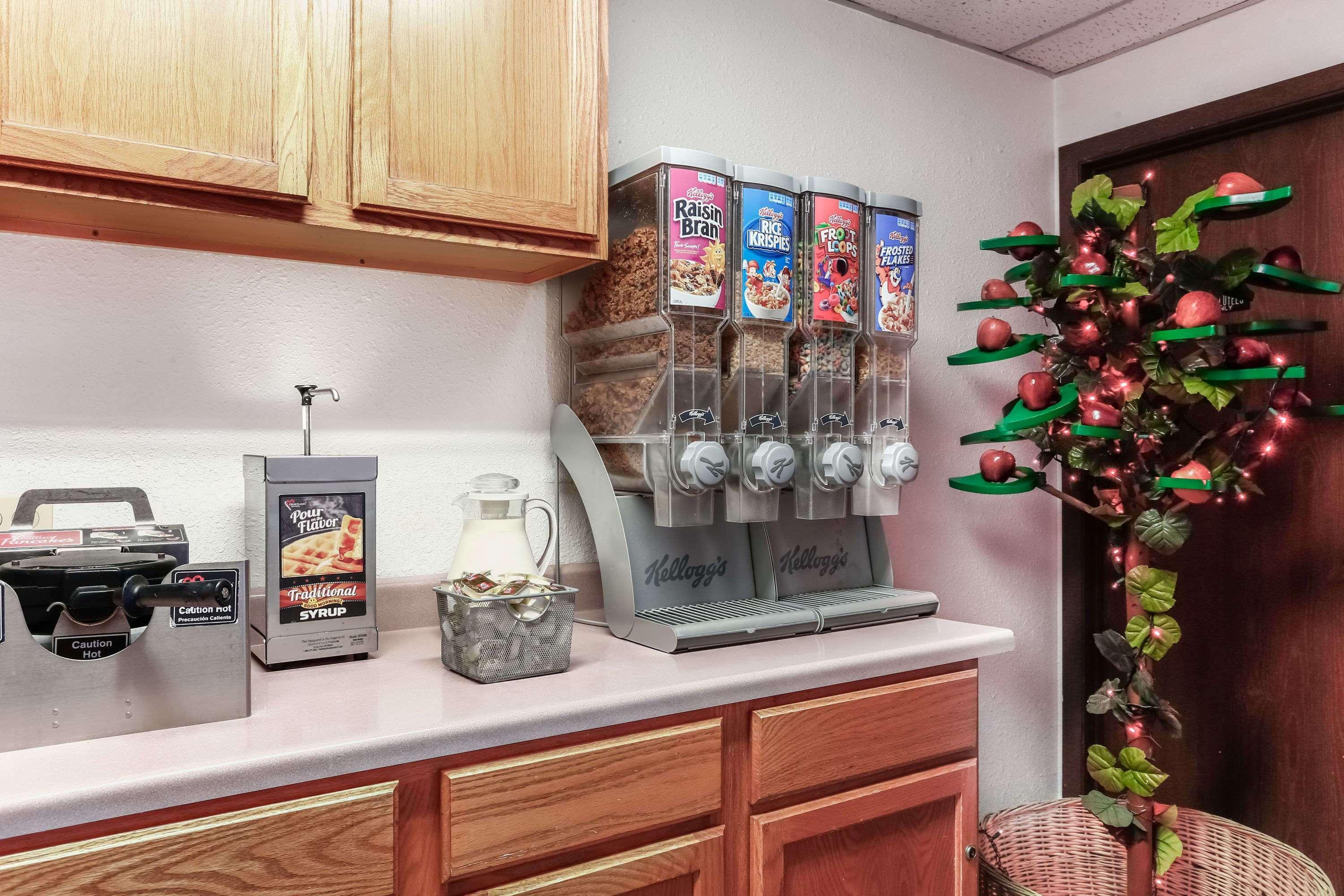 Travelodge By Wyndham Deer Lodge Montana Экстерьер фото