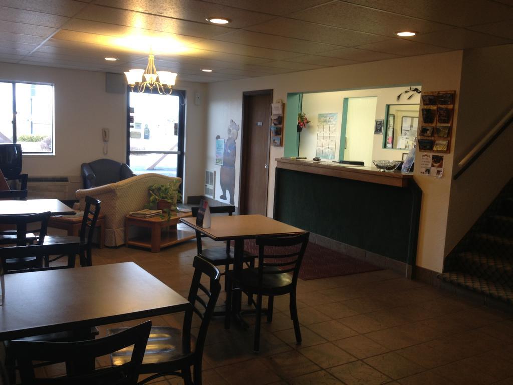 Travelodge By Wyndham Deer Lodge Montana Экстерьер фото