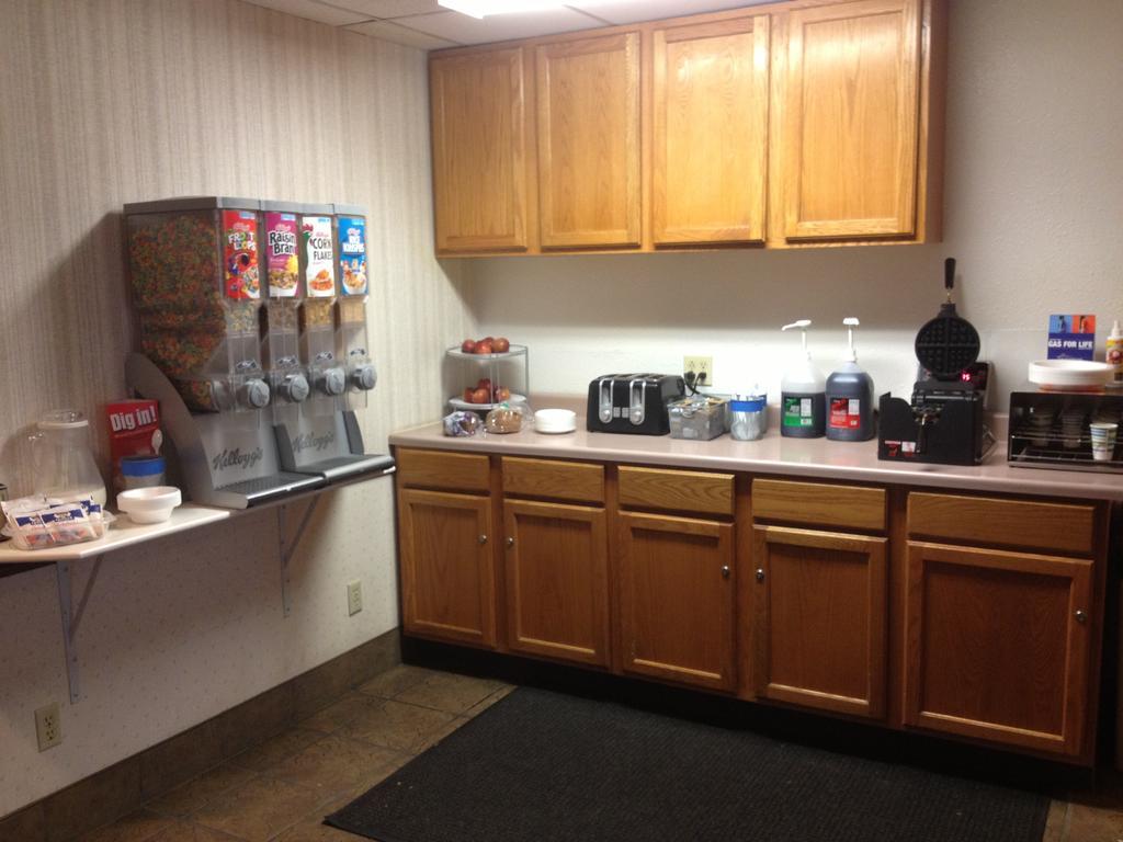 Travelodge By Wyndham Deer Lodge Montana Экстерьер фото