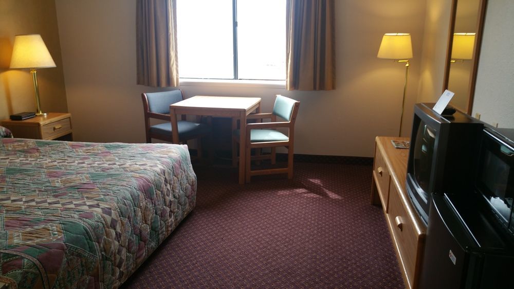 Travelodge By Wyndham Deer Lodge Montana Экстерьер фото