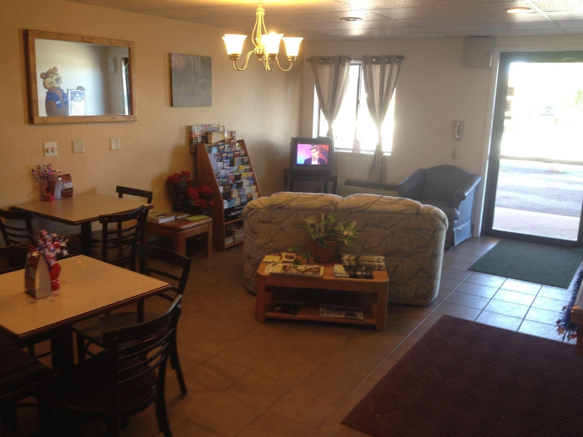 Travelodge By Wyndham Deer Lodge Montana Экстерьер фото